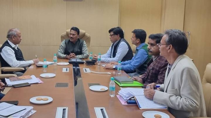 निर्माणाधीन सिंचाई परियोजनाओं को समय पर पूरा करें : जल संसाधन मंत्री श्री सिलावट